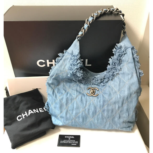 CHANEL(シャネル)のシャネル★新品 未使用 デニムトート ジーンズバッグ 限定品 完売 レディースのバッグ(トートバッグ)の商品写真