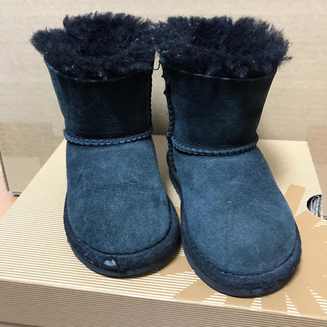 UGG(アグ)のUGG ムートンブーツ 後ろリボン キッズ キッズ/ベビー/マタニティのベビー靴/シューズ(~14cm)(ブーツ)の商品写真