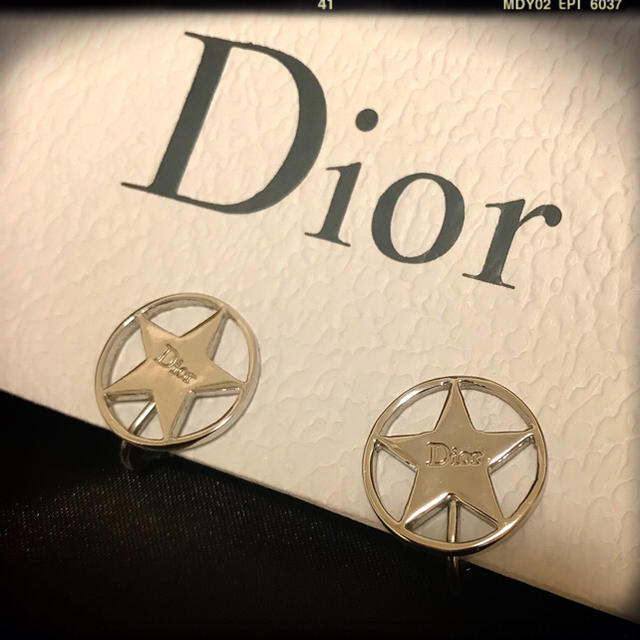 Christian Dior(クリスチャンディオール)の💫Dior イヤリング💫 袋つき レディースのアクセサリー(イヤリング)の商品写真