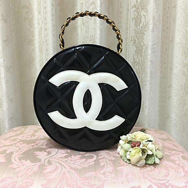 CHANEL - CHANEL 丸型バニティ♡ ヴィンテージの通販 by CHANEL - CHANEL 丸型バニティ♡ ヴィンテージの通販 by