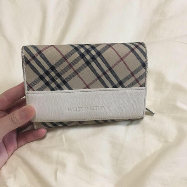 BURBERRY(バーバリー)の最終お値下げ！美品バーバリー♡ホワイトチェックウォレット レディースのファッション小物(財布)の商品写真