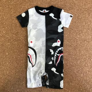 アベイシングエイプ(A BATHING APE)のあきぴ様 BAPE KIDS シャークロンパース 美品(ロンパース)