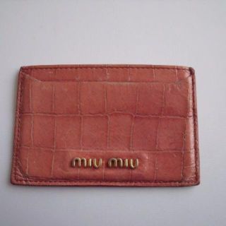 ミュウミュウ(miumiu)のミュウミュウ ■ レザー製 ・ カードケース 名刺入れ ■ ピンクベージュ系(名刺入れ/定期入れ)