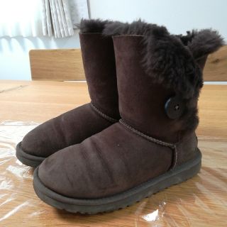 アグ(UGG)の値下げ☆UGG　BAILEY BUTTON CHOCOLATE  22ｻｲｽﾞ5(ブーツ)