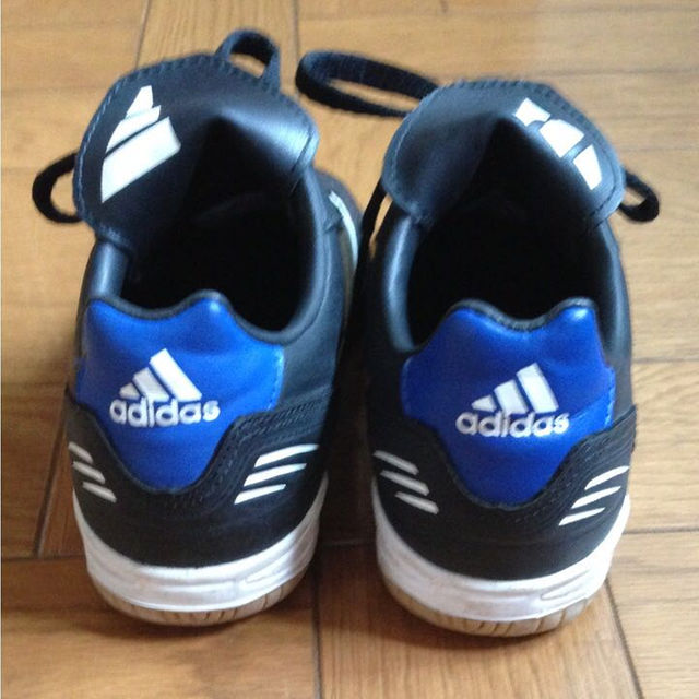 adidas(アディダス)のアディダス 室内用シューズ 19cm キッズ/ベビー/マタニティのキッズ/ベビー/マタニティ その他(その他)の商品写真