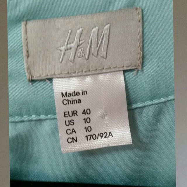 H&M(エイチアンドエム)の★再値下げ★H&M　エメラルドグリーンワンピース レディースのワンピース(ひざ丈ワンピース)の商品写真