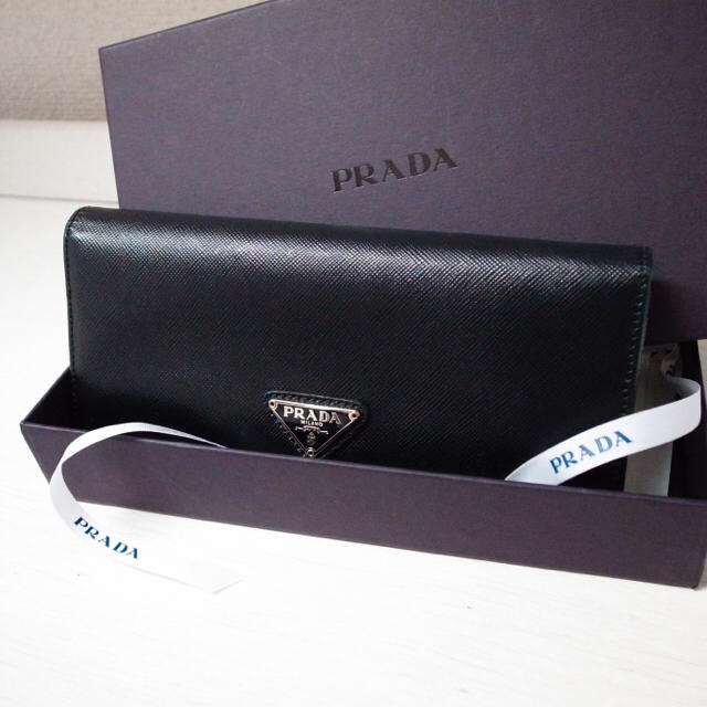 PRADA(プラダ)の正規品♡美品♡プラダ 長財布 サフィアーノレザー 黒 バッグ 財布 小物 レディースのファッション小物(財布)の商品写真