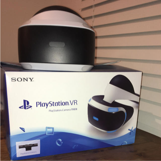 PlayStation VR(プレイステーションヴィーアール)のPlayStationVR カメラ付き エンタメ/ホビーのゲームソフト/ゲーム機本体(家庭用ゲーム機本体)の商品写真