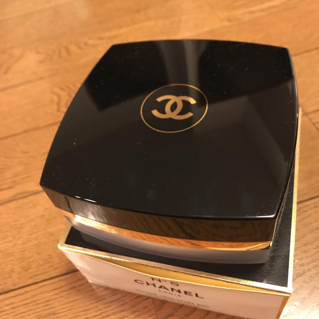 CHANEL(シャネル)のCHANEL シャネル ボディパウダー No5 コスメ/美容の香水(香水(女性用))の商品写真