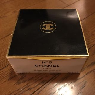 シャネル(CHANEL)のCHANEL シャネル ボディパウダー No5(香水(女性用))