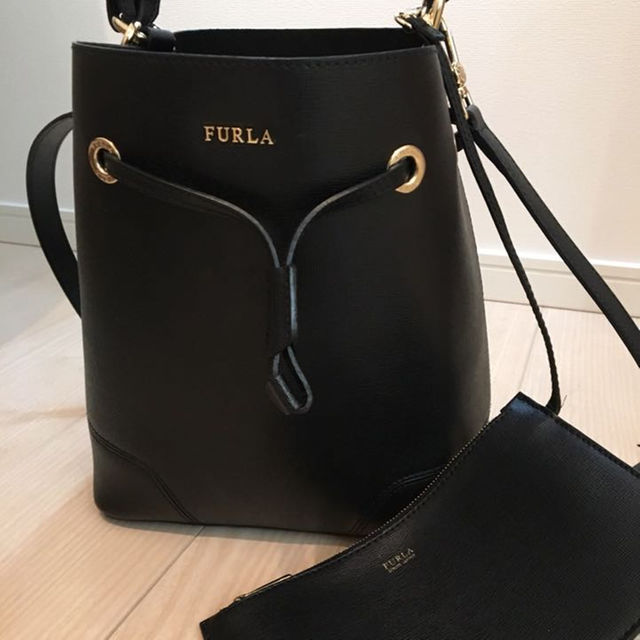 Furla(フルラ)の値下げ中 フルラ  2WAY ショルダーバッグ 巾着バッグ ブラック レディースのバッグ(ショルダーバッグ)の商品写真