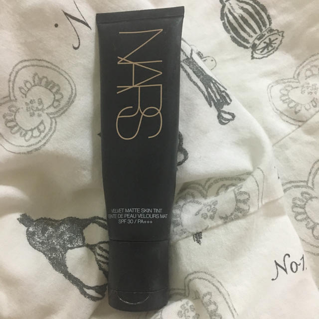 NARS(ナーズ)のNARS ベルベットマットスキンティント 6513 コスメ/美容のベースメイク/化粧品(ファンデーション)の商品写真