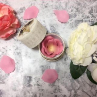 ラデュレ(LADUREE)のレア フェイスカラーローズラデュレ チーク 花びらチーク 正規品(チーク)