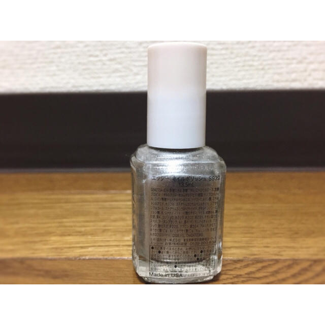 Essie(エッシー)のEssie/エッシー/ネイルポリッシュ/マニキュア/新品同様/シルバー/S939 コスメ/美容のネイル(マニキュア)の商品写真