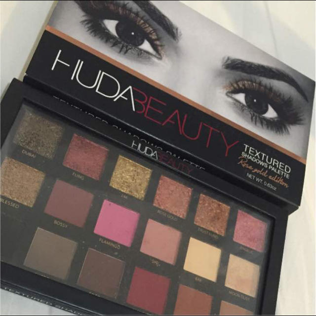 huda beauty アイシャドウ