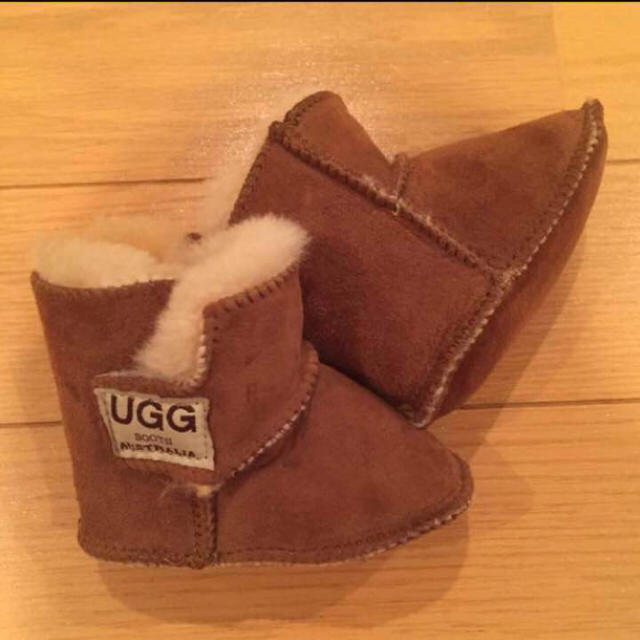 UGG(アグ)のUGG 美品 ムートンブーツ キッズ/ベビー/マタニティのベビー靴/シューズ(~14cm)(ブーツ)の商品写真