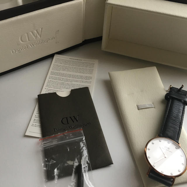 Daniel Wellington(ダニエルウェリントン)のjmina様取置き 12月2日迄ダニエルウェリントン ピンクゴールド  32ミリ レディースのファッション小物(腕時計)の商品写真