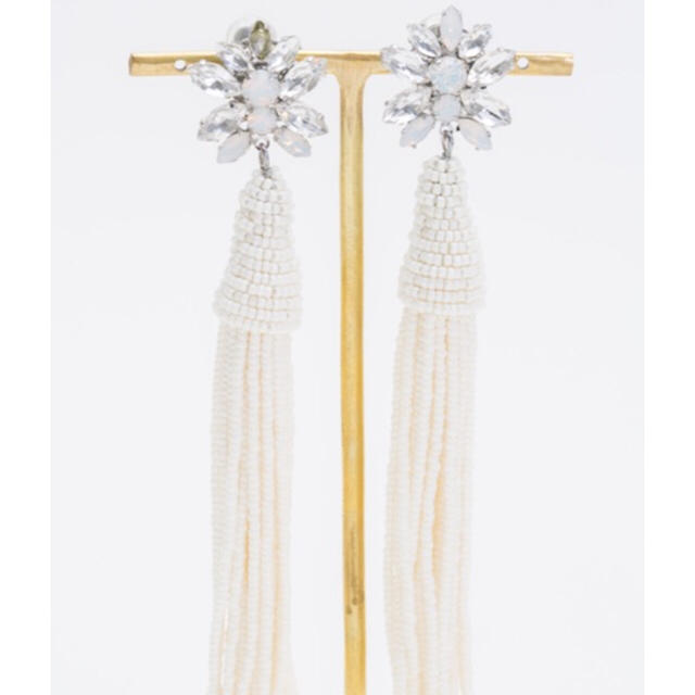 Oscar de la Renta(オスカーデラレンタ)のオルガブランカ NICOLA earring Off-White レディースのアクセサリー(イヤリング)の商品写真