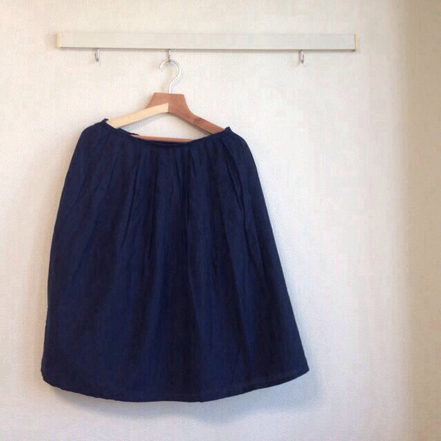 MUJI (無印良品)(ムジルシリョウヒン)の無印良品 ネイビーギャザースカート レディースのスカート(ひざ丈スカート)の商品写真