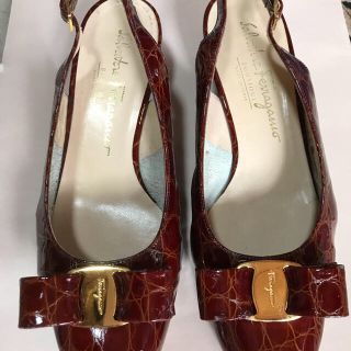 サルヴァトーレフェラガモ(Salvatore Ferragamo)のフェラガモ バッグストラップパンプス(ハイヒール/パンプス)