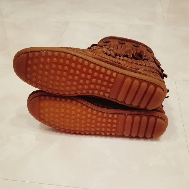 Minnetonka(ミネトンカ)の新品未使用MINNETONKA フリンジブーツ レディースの靴/シューズ(ブーツ)の商品写真