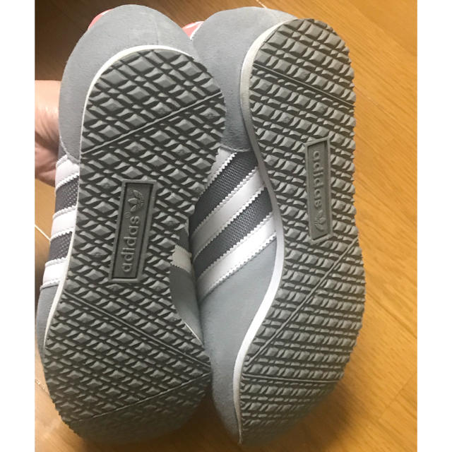 adidas(アディダス)のadidasスニーカー★アディダスオリジナルス★23.5cm★グレー×ピンク レディースの靴/シューズ(スニーカー)の商品写真