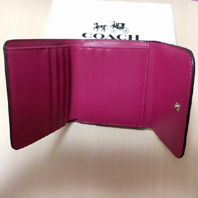 COACH(コーチ)の新品未使用　COACH 三つ折り財布　大人気　フローラル　ホワイト レディースのファッション小物(財布)の商品写真
