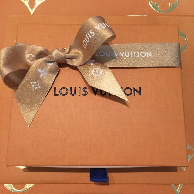 LOUIS VUITTON(ルイヴィトン)の新品 ルイヴィトン ホリデー 空箱 リボン 空き箱 インテリア/住まい/日用品のインテリア小物(小物入れ)の商品写真