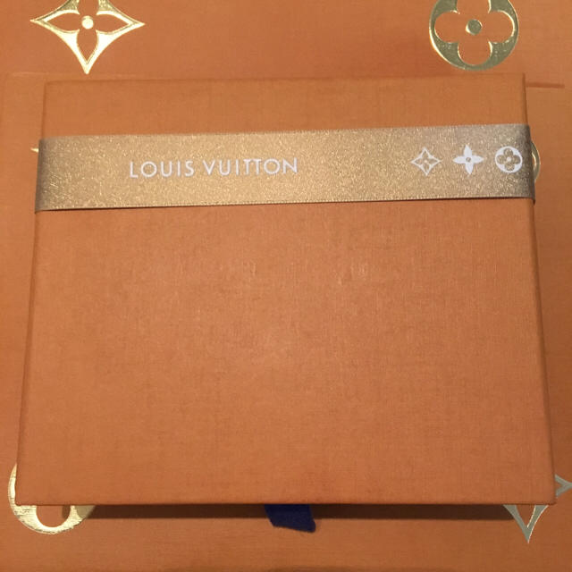 LOUIS VUITTON(ルイヴィトン)の新品 ルイヴィトン ホリデー 空箱 リボン 空き箱 インテリア/住まい/日用品のインテリア小物(小物入れ)の商品写真