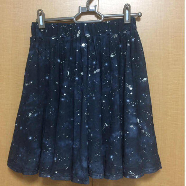 axes femme(アクシーズファム)のaxes femmeスカート、宇宙柄スカート レディースのスカート(ひざ丈スカート)の商品写真