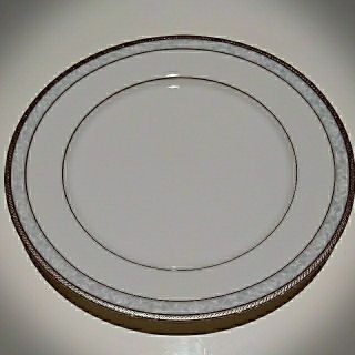 ノリタケ(Noritake)の箱付き良品★Noritake大皿26cm(食器)