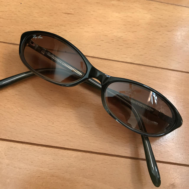 Ray-Ban(レイバン)のRay Banサングラス レディースのファッション小物(サングラス/メガネ)の商品写真