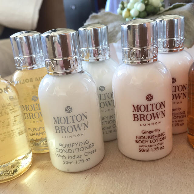 MOLTON BROWN(モルトンブラウン)の新品未使用！モルトンブラウンセット 旅行 お得  嵐、櫻井翔 シャンプー リンス コスメ/美容のキット/セット(サンプル/トライアルキット)の商品写真