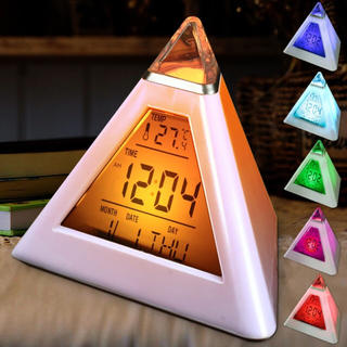 色が変わる★ピラミッド型置き時計 目覚まし時計 イルミネーション デジタル時計(置時計)