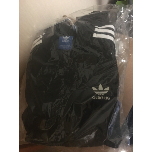 adidas(アディダス)のadidas sst TRACK TOP メンズのトップス(ジャージ)の商品写真