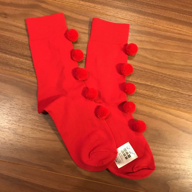 LE CIEL BLEU(ルシェルブルー)のfakui  赤  ぽんぽん  靴下  ファクイ レディースのレッグウェア(ソックス)の商品写真