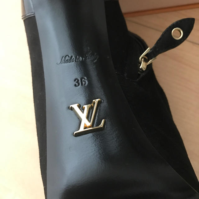 LOUIS VUITTON(ルイヴィトン)のLouis  Vuitton ブーティ 36サイズ 新品未使用 レディースの靴/シューズ(ブーティ)の商品写真