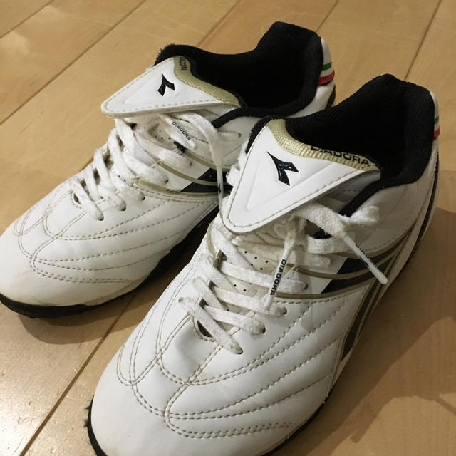 DIADORA(ディアドラ)のDIADORA シューズ キッズ/ベビー/マタニティのキッズ靴/シューズ(15cm~)(スニーカー)の商品写真