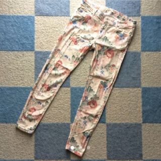 ザラ(ZARA)のZARA花柄＊ヴィンテージ風デニムパンツ(デニム/ジーンズ)