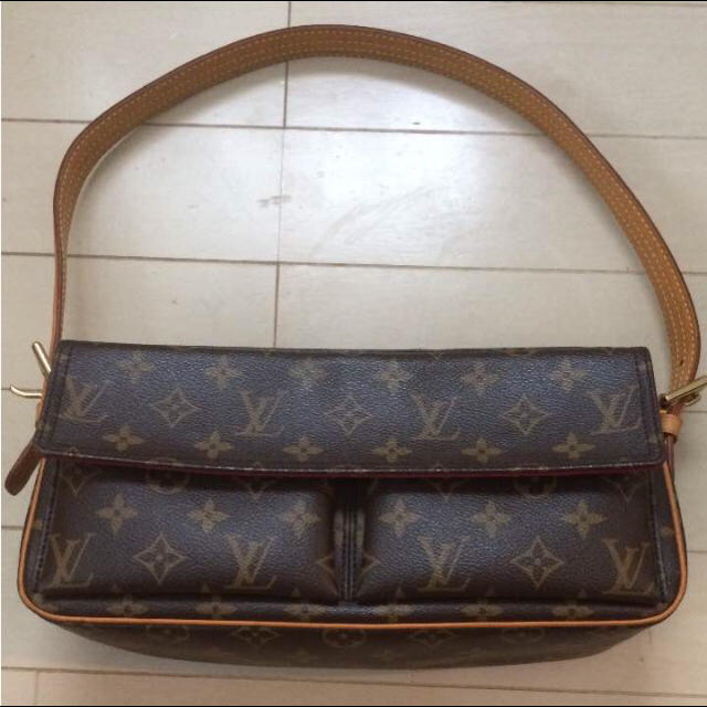 LOUIS VUITTON(ルイヴィトン)のルイヴィトン モノグラム ヴィバシテ MM レディースのバッグ(ショルダーバッグ)の商品写真