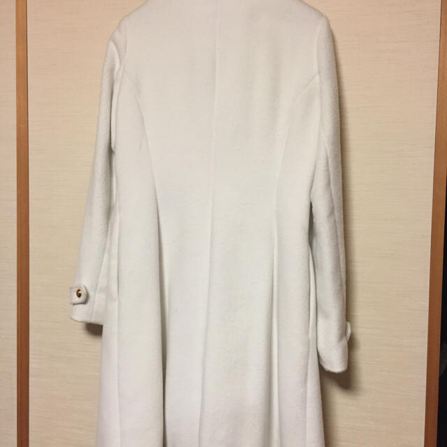 IMAGE(イマージュ)のファ付き白のコート レディースのジャケット/アウター(ロングコート)の商品写真