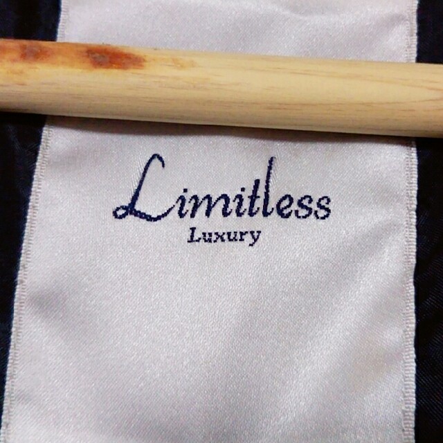 LIMITLESS LUXURY(リミットレスラグジュアリー)のLimitlessLuxuryダウンコート レディースのジャケット/アウター(ダウンコート)の商品写真