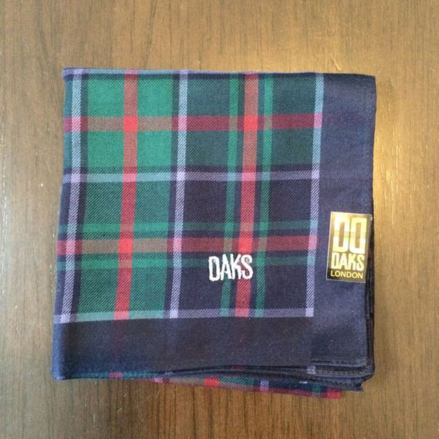 DAKS(ダックス)のDAKS ハンカチ 未使用 メンズのファッション小物(ハンカチ/ポケットチーフ)の商品写真