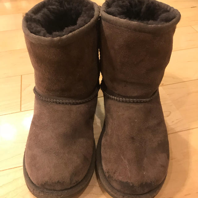 UGG(アグ)のUGG  キッズ    18.5  チョコレート色 お値下げします！ キッズ/ベビー/マタニティのキッズ靴/シューズ(15cm~)(ブーツ)の商品写真