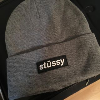 ステューシー(STUSSY)のstussy グレーニット帽(ニット帽/ビーニー)