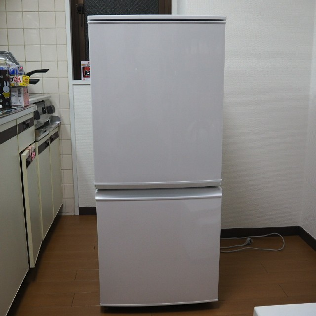 SHARP - 【中古】SHARP 2015年製 冷蔵庫 SJ-D14A-W ホワイト 137Lの通販 by つくしんぼ's shop