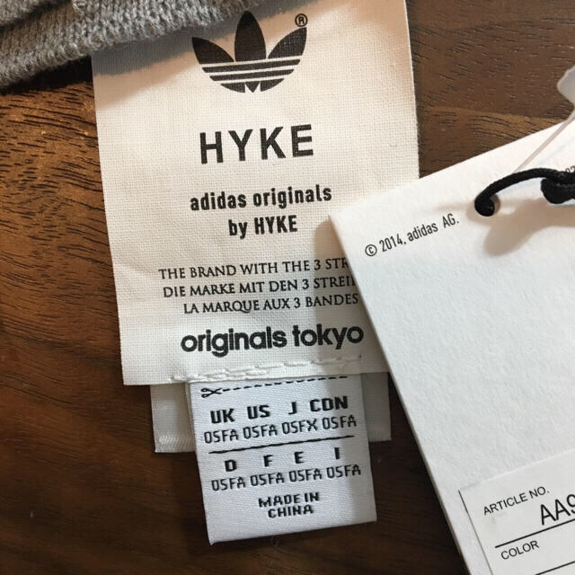 HYKE(ハイク)の【新品未使用 タグ付】 HYKE × adidas ネックウォーマー 付け襟 レディースのファッション小物(ネックウォーマー)の商品写真