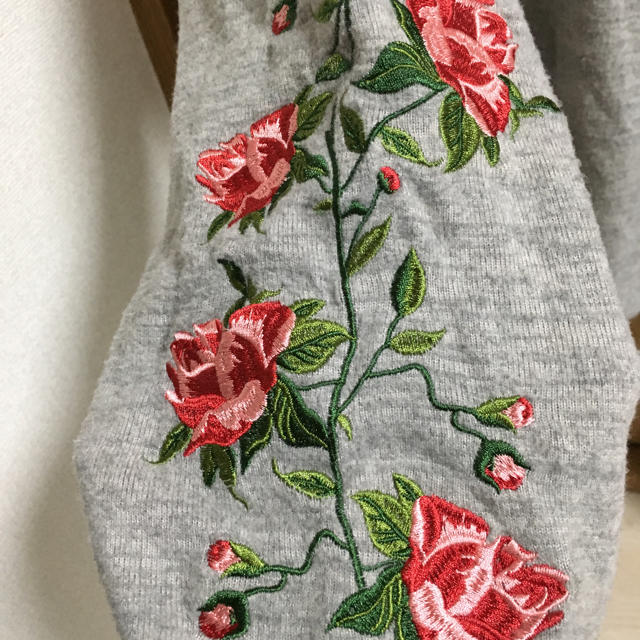 RETRO GIRL(レトロガール)のバラの刺繍2wayニット レディースのトップス(ニット/セーター)の商品写真