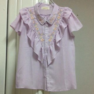 ダブルクローゼット(w closet)のw closetお花刺繍ブラウス(シャツ/ブラウス(半袖/袖なし))