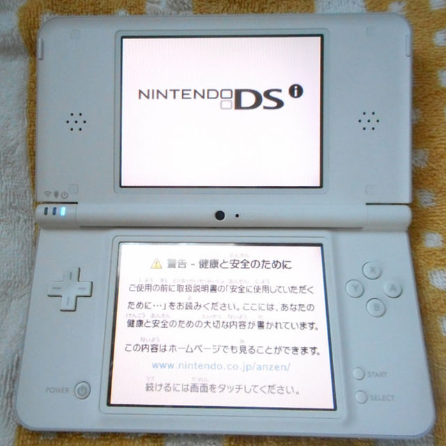 ニンテンドーDS(ニンテンドーDS)の☆★DSi LL　ホワイト　本体＆充電器☆★ エンタメ/ホビーのゲームソフト/ゲーム機本体(携帯用ゲーム機本体)の商品写真